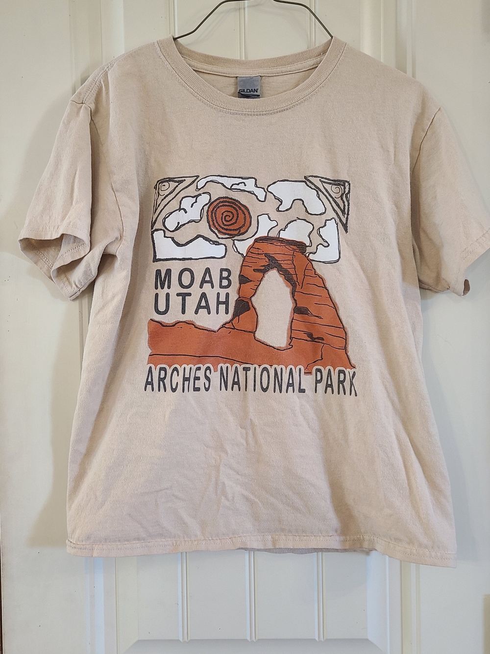Gildan Beige Kids Arches National Park Graphic Tee